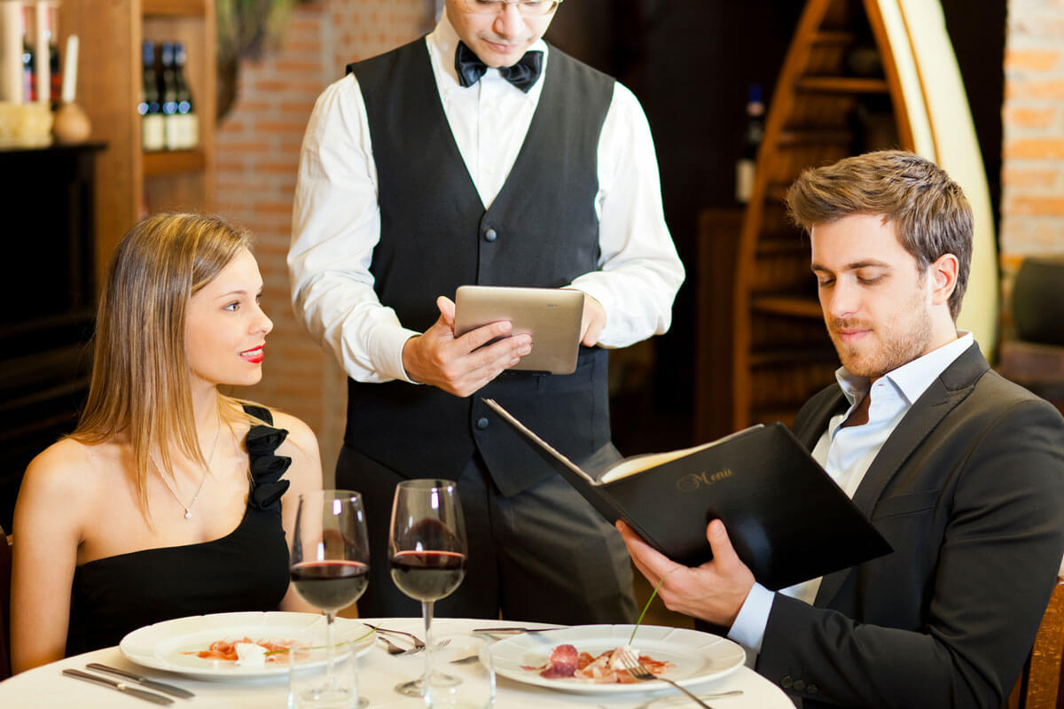 Casting figurants clients d'un grand restaurant chic pour un unitaire ...